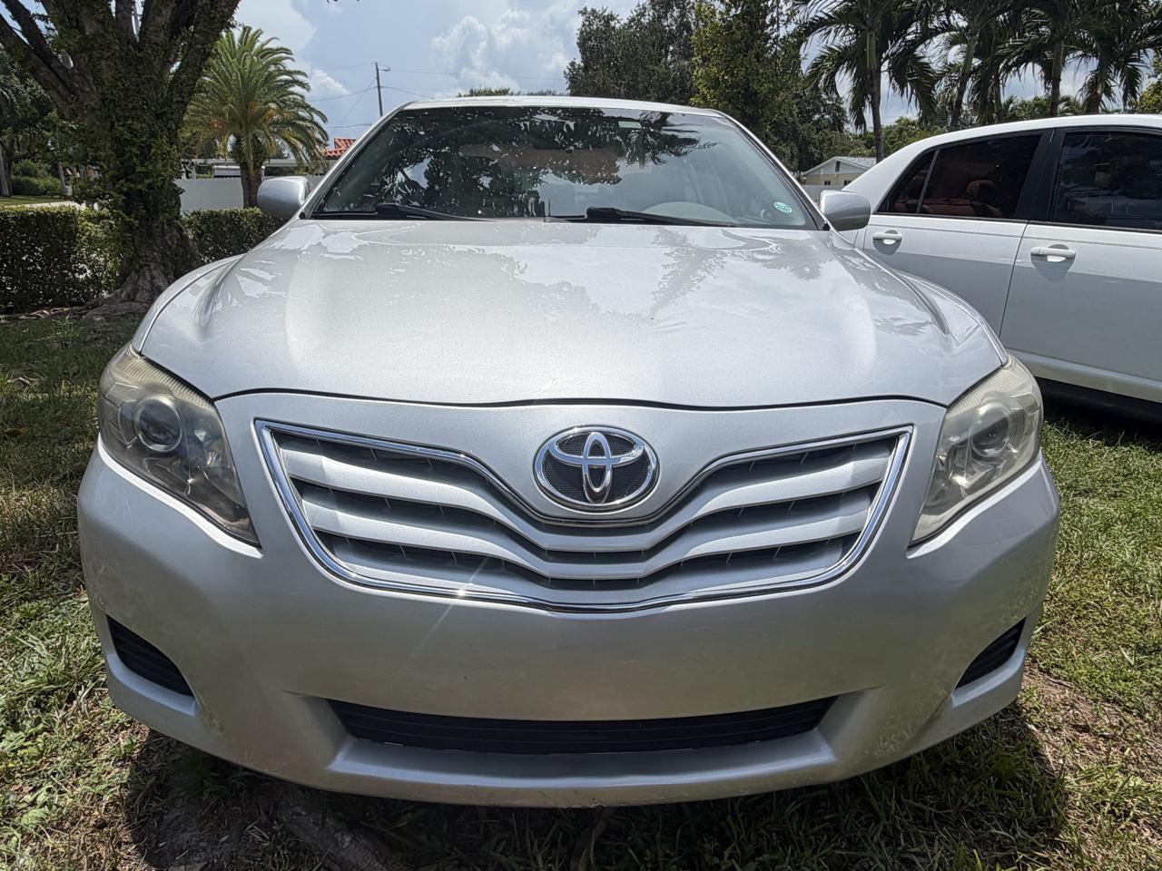 Toyota Camry Base 6-Spd AT 2011