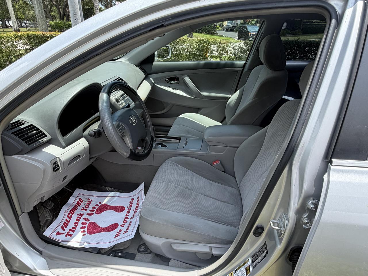 Toyota Camry Base 6-Spd AT 2011