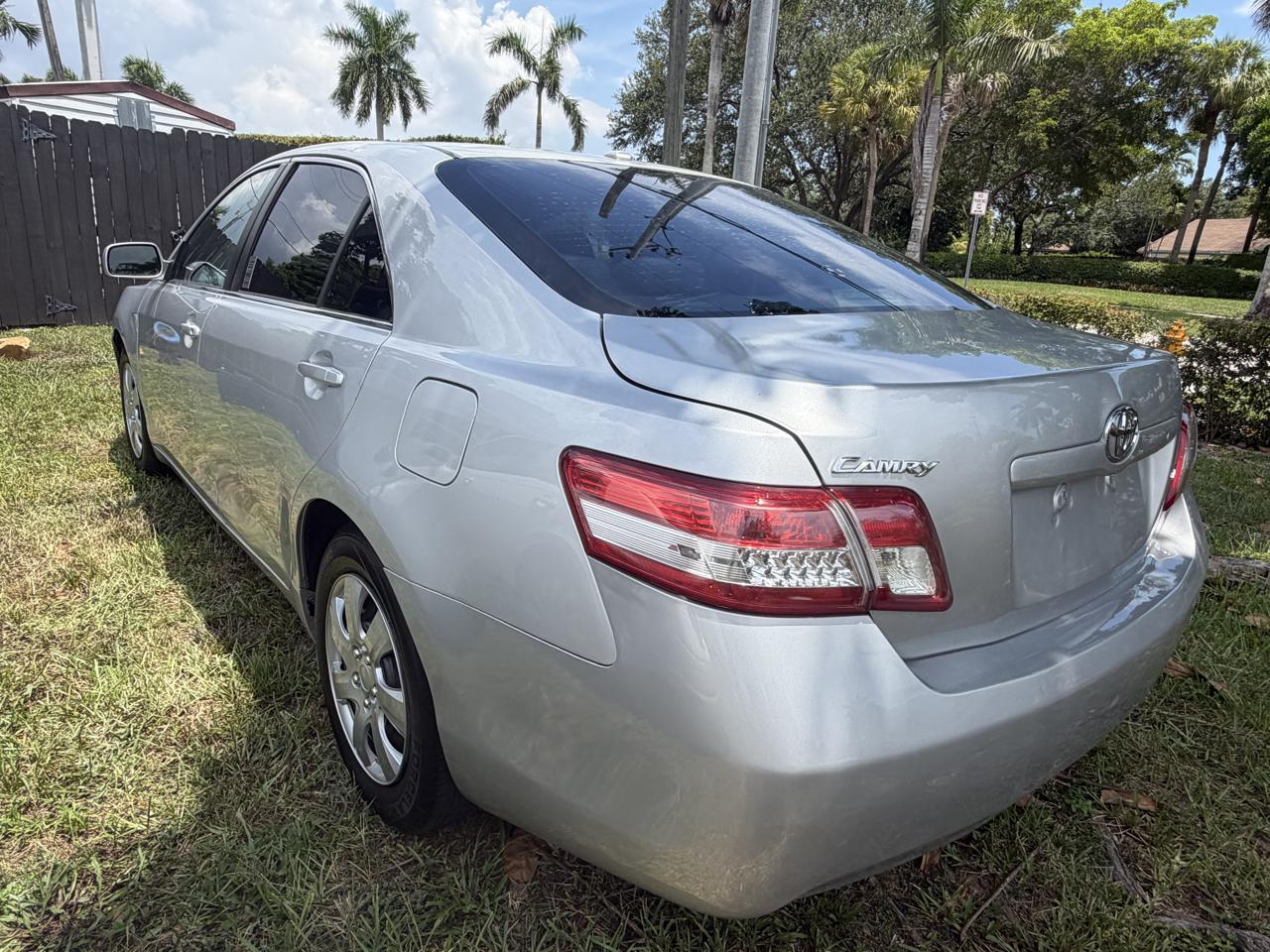 Toyota Camry Base 6-Spd AT 2011