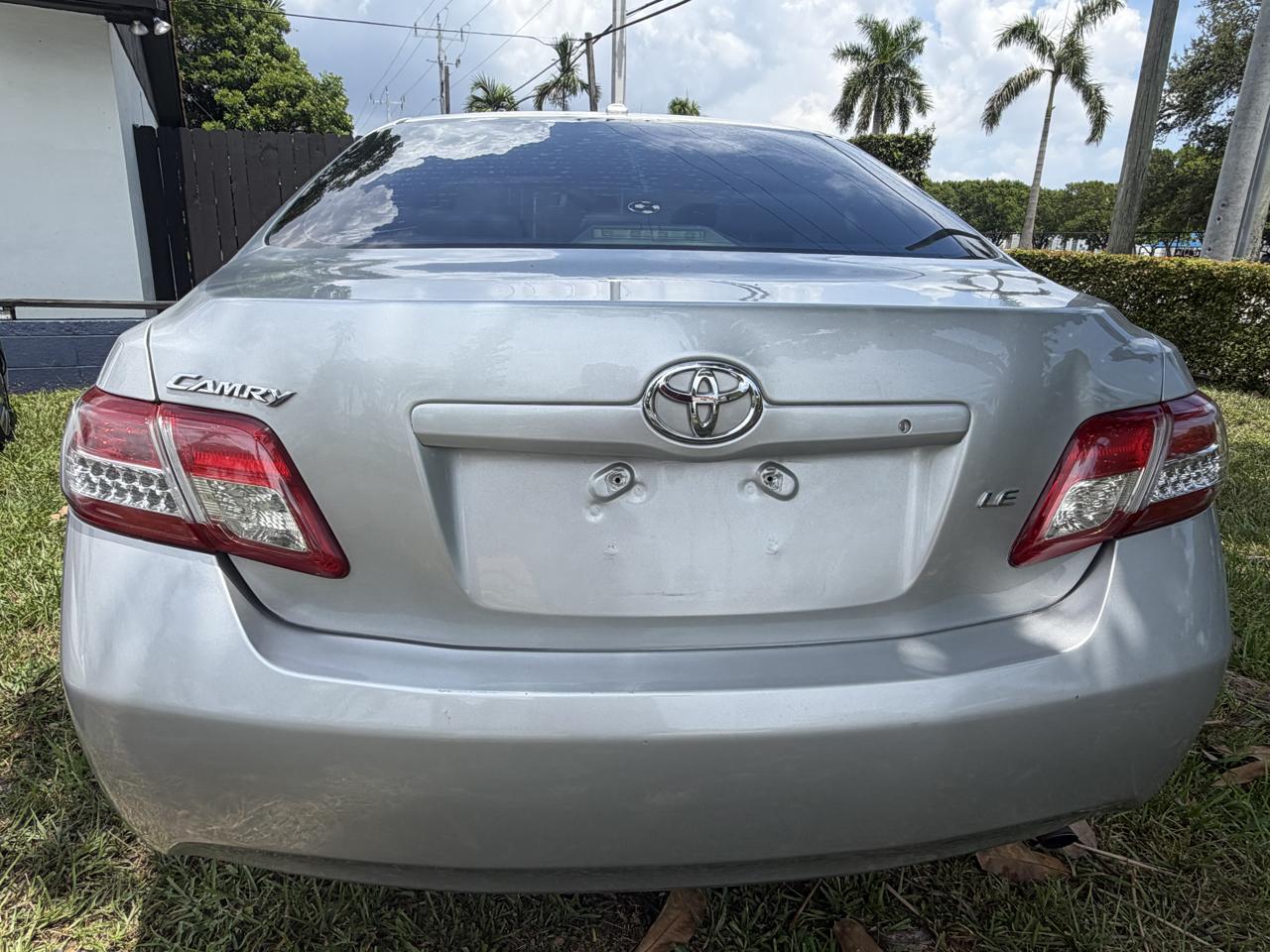 Toyota Camry Base 6-Spd AT 2011