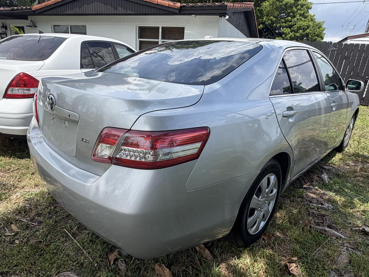 Toyota Camry Base 6-Spd AT 2011
