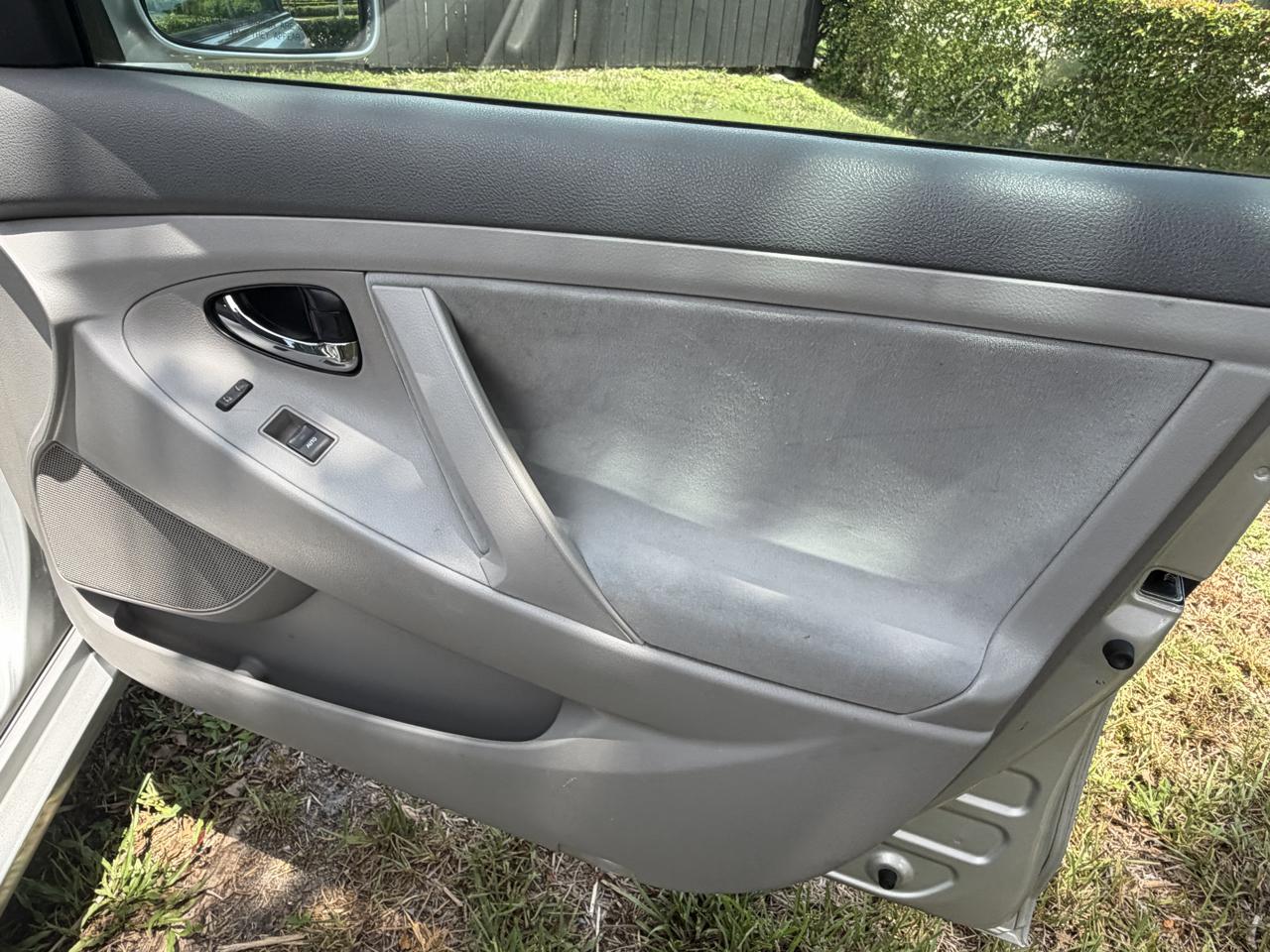 Toyota Camry Base 6-Spd AT 2011
