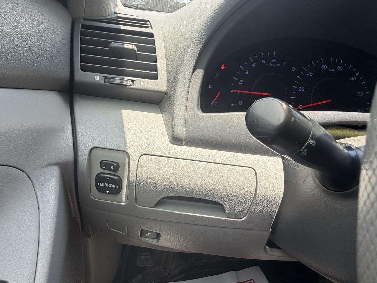 Toyota Camry Base 6-Spd AT 2011