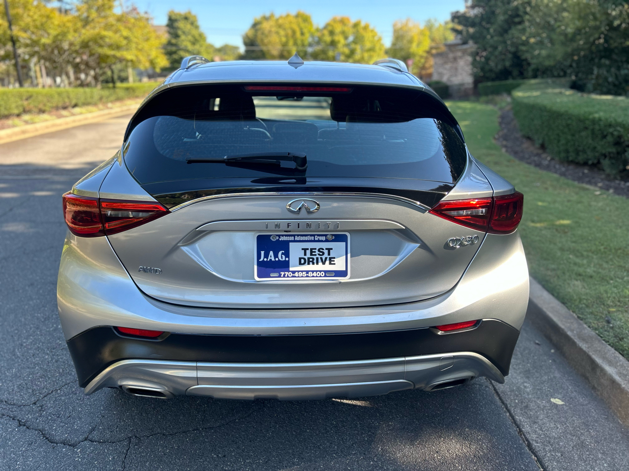 2017 Infiniti QX30 Luxury photo 4