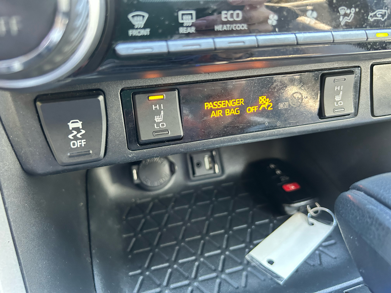 Toyota RAV4 XLE FWD (Natl) 2019 Toyota RAV4 XLE FWD (Natl) 2019