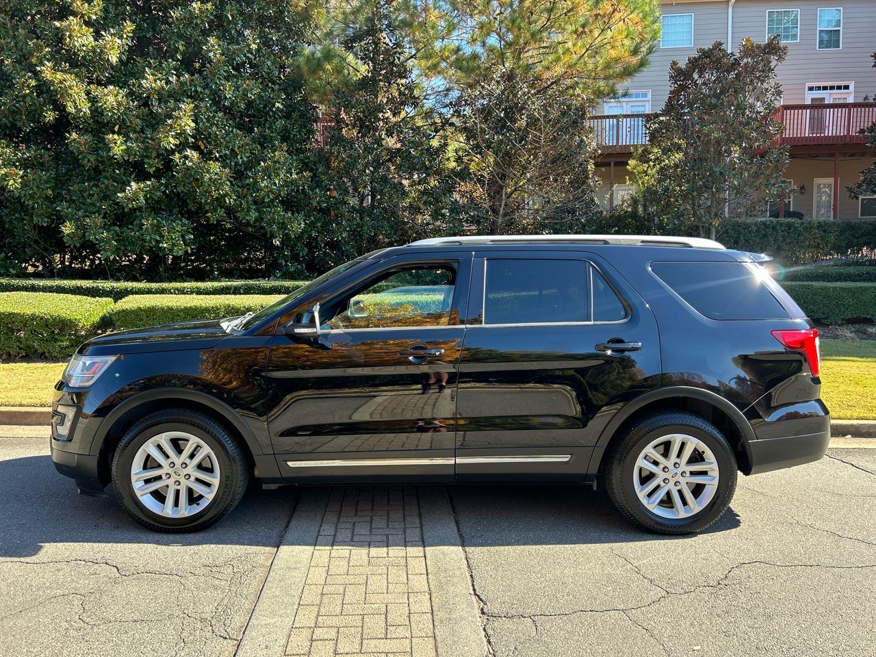 2016 Ford Explorer FWD 4dr XLT