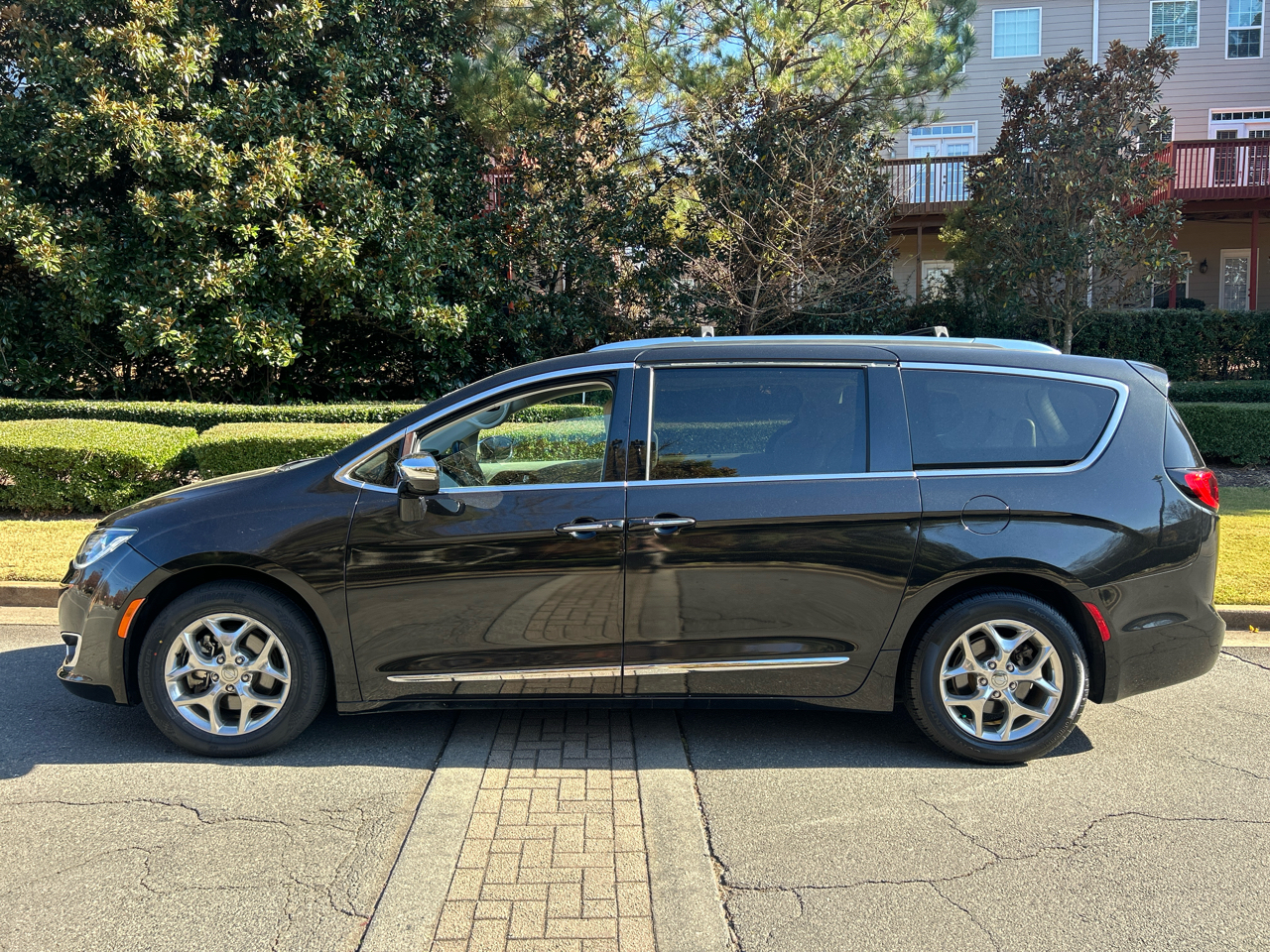 2019 Chrysler Pacifica Limited FWD