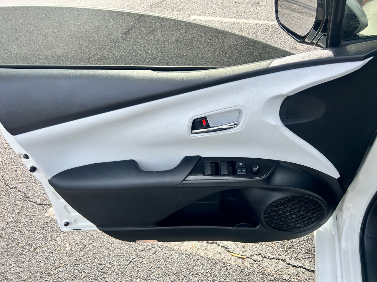 Toyota Prius XLE (Natl) 2019