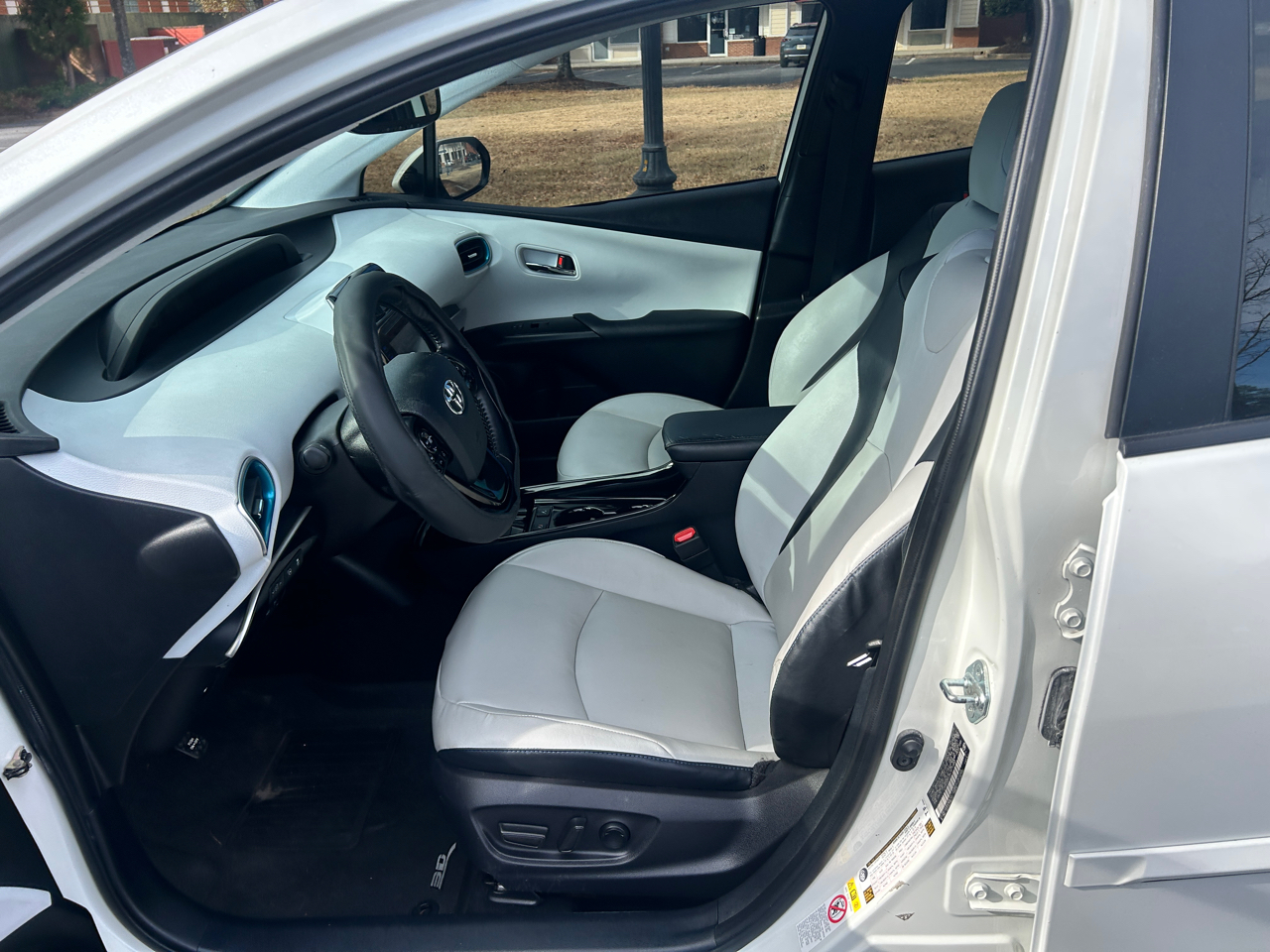 Toyota Prius XLE (Natl) 2019