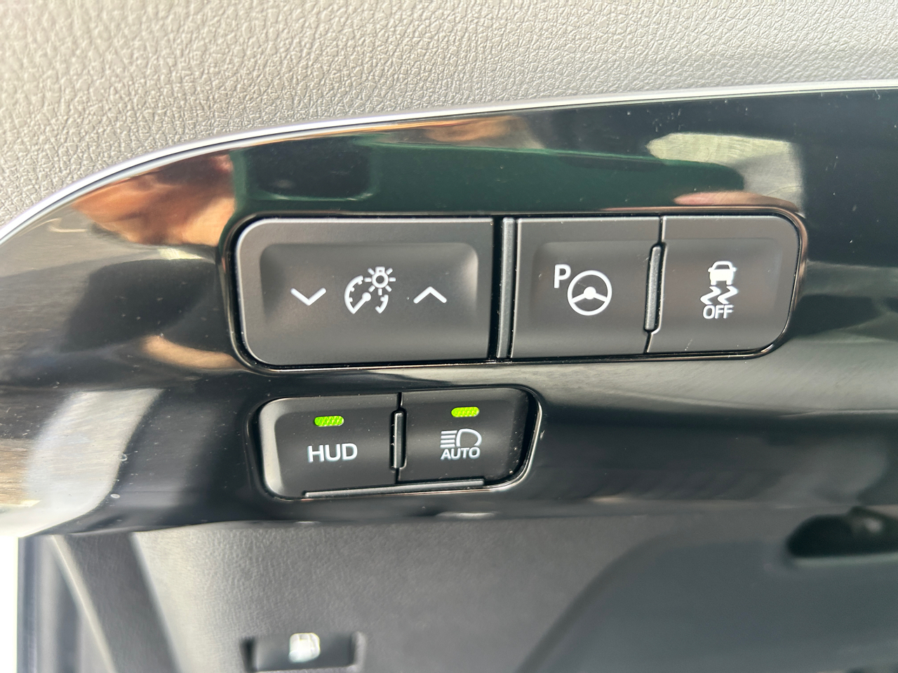 Toyota Prius XLE (Natl) 2019