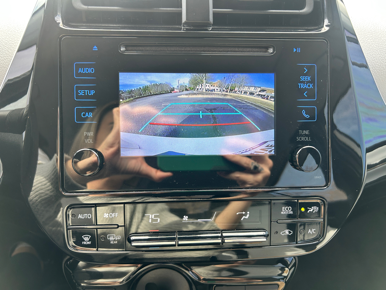 Toyota Prius XLE (Natl) 2019