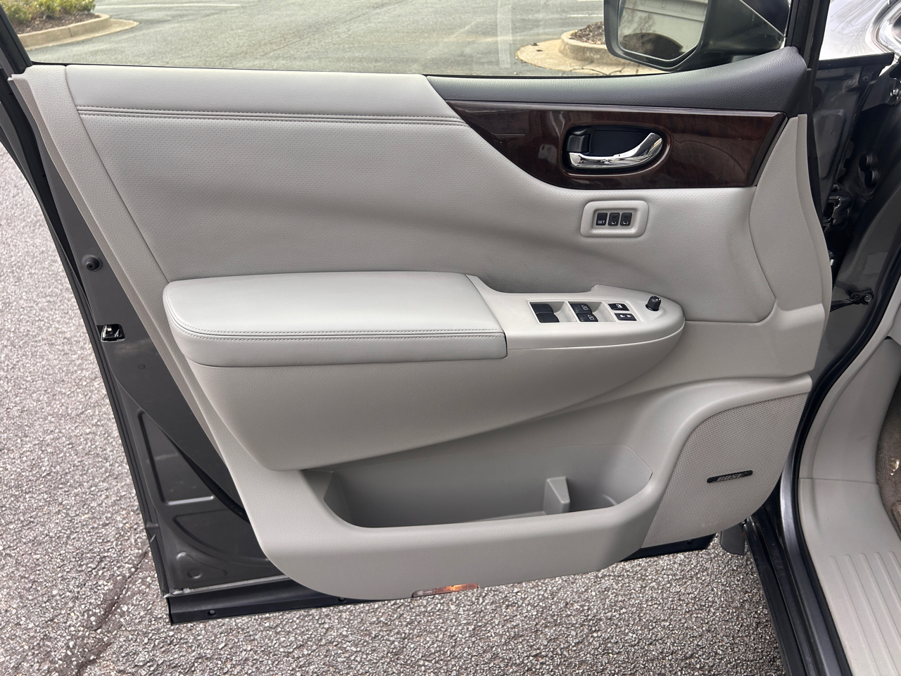 Nissan Quest Platinum 2015
