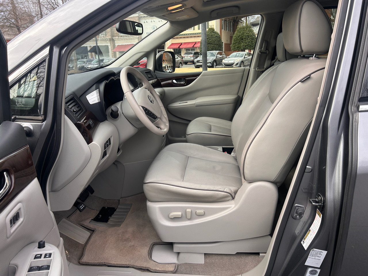 Nissan Quest Platinum 2015