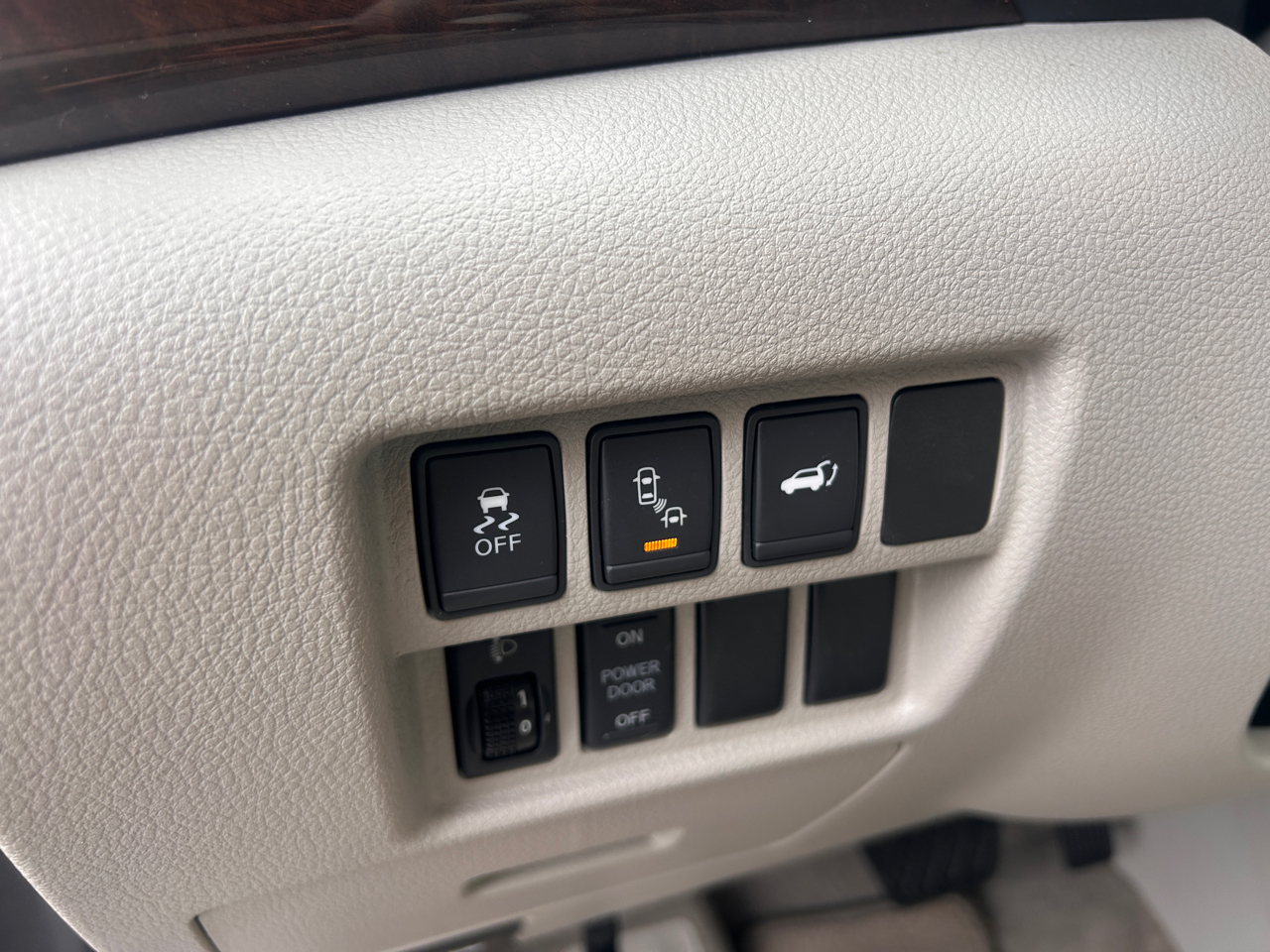 Nissan Quest Platinum 2015