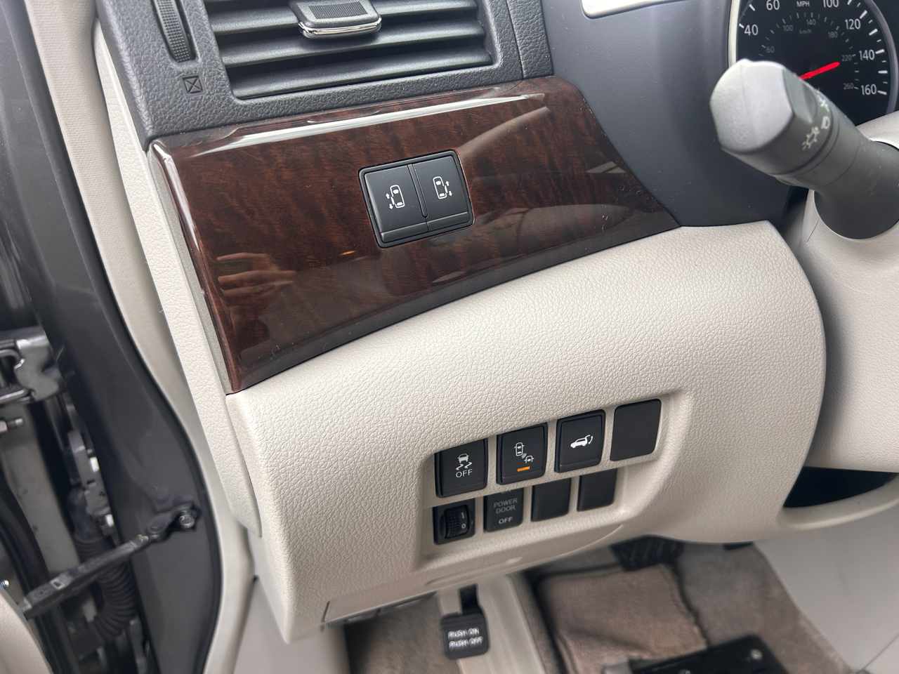 Nissan Quest Platinum 2015