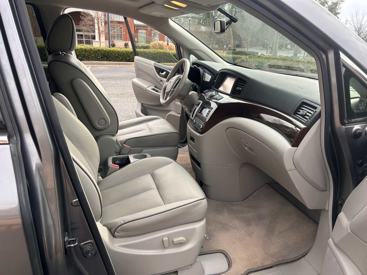Nissan Quest Platinum 2015