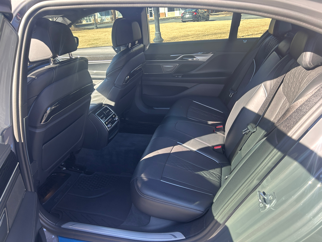 BMW 7-Series 740i 2021