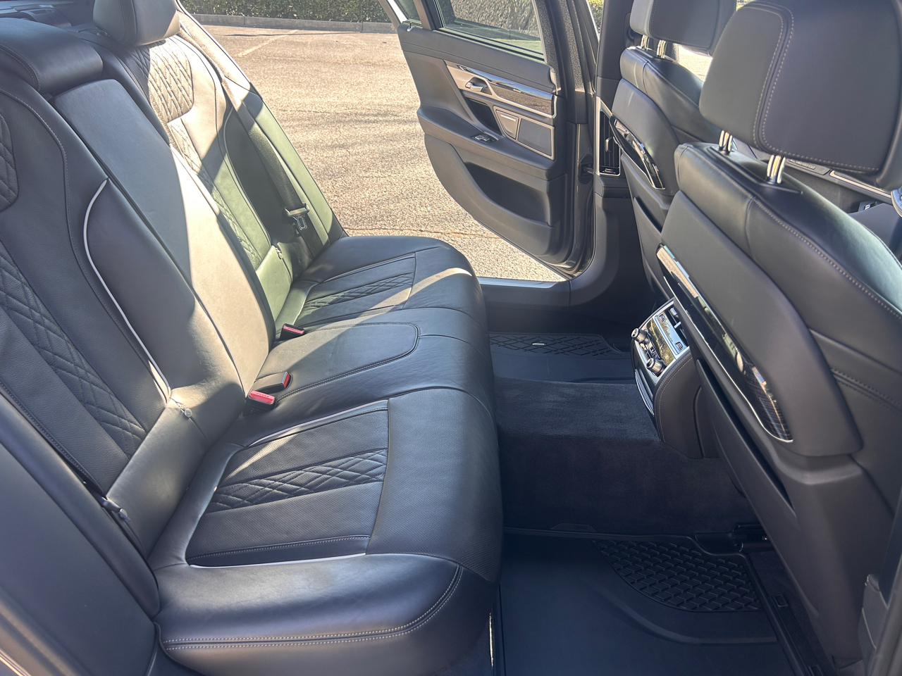 BMW 7-Series 740i 2021