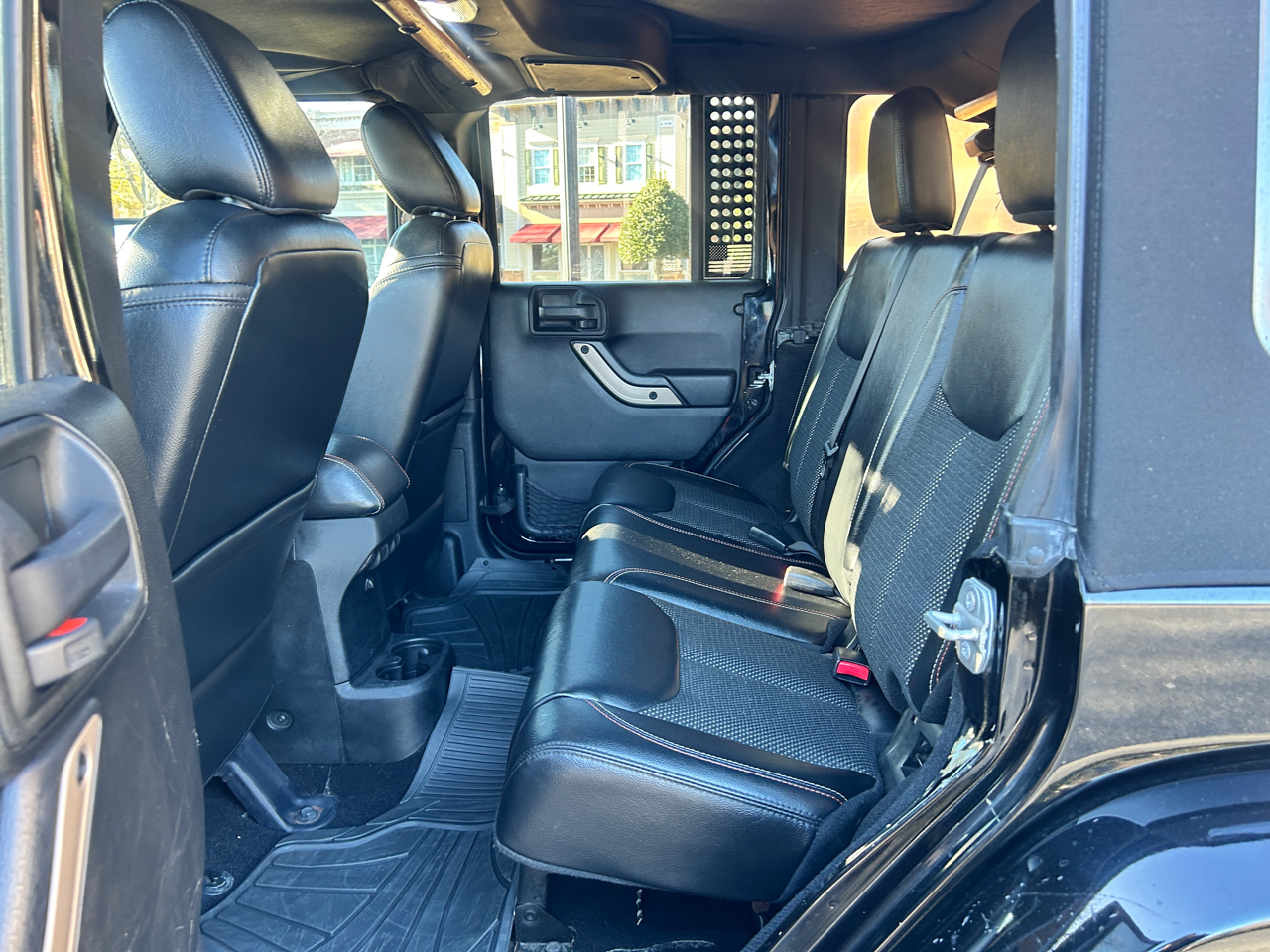 Jeep Wrangler Unlimited Sahara 4WD 2017