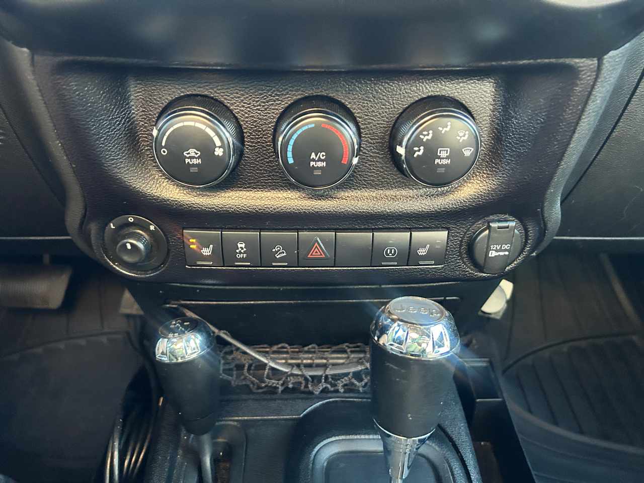 Jeep Wrangler Unlimited Sahara 4WD 2017