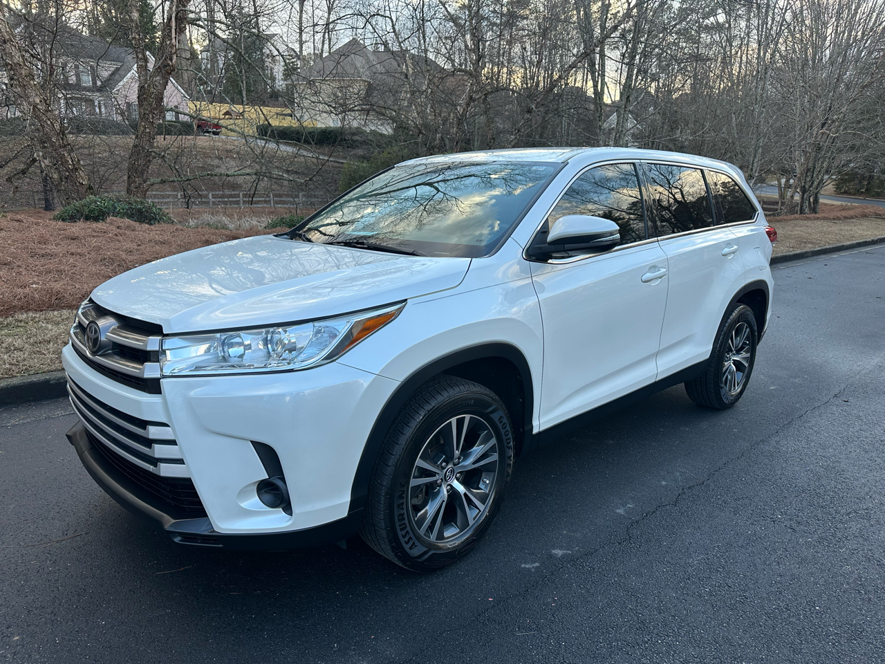 2019 Toyota Highlander LE FWD I4