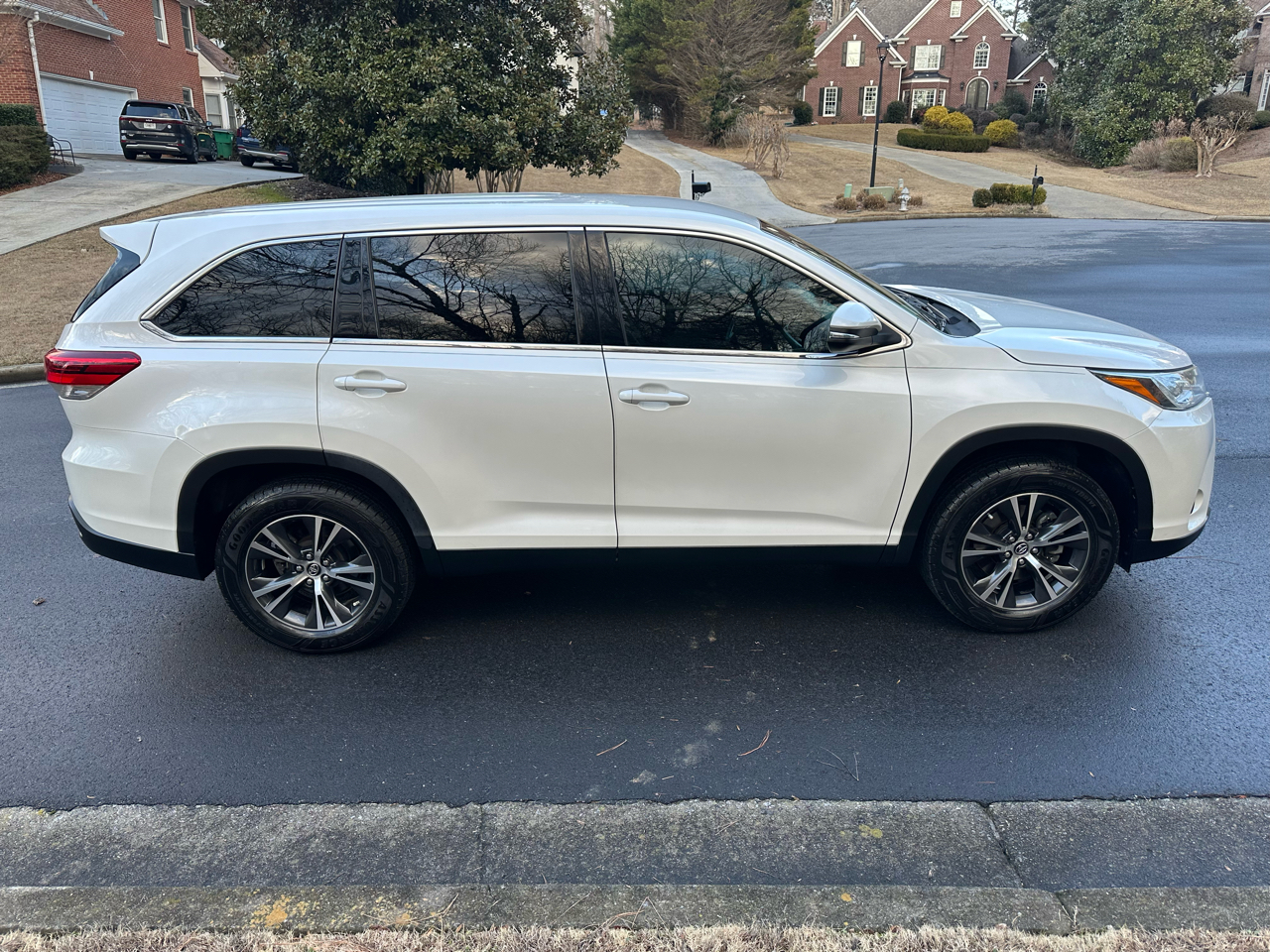 Toyota Highlander LE FWD I4 2019