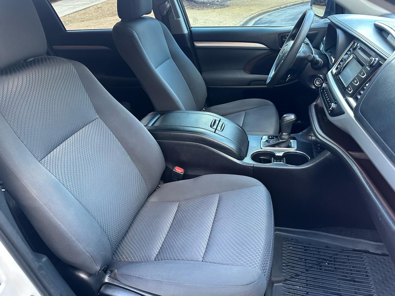 Toyota Highlander LE FWD I4 2019