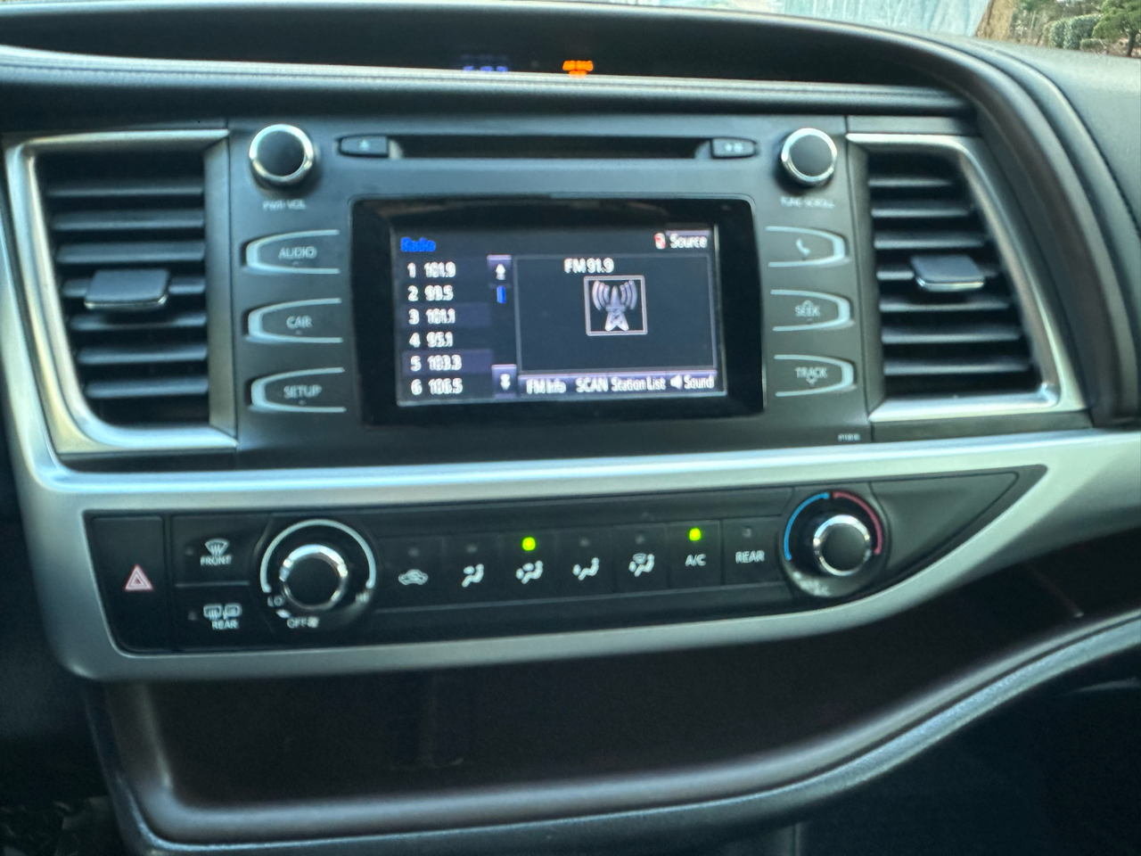 Toyota Highlander LE FWD I4 2019