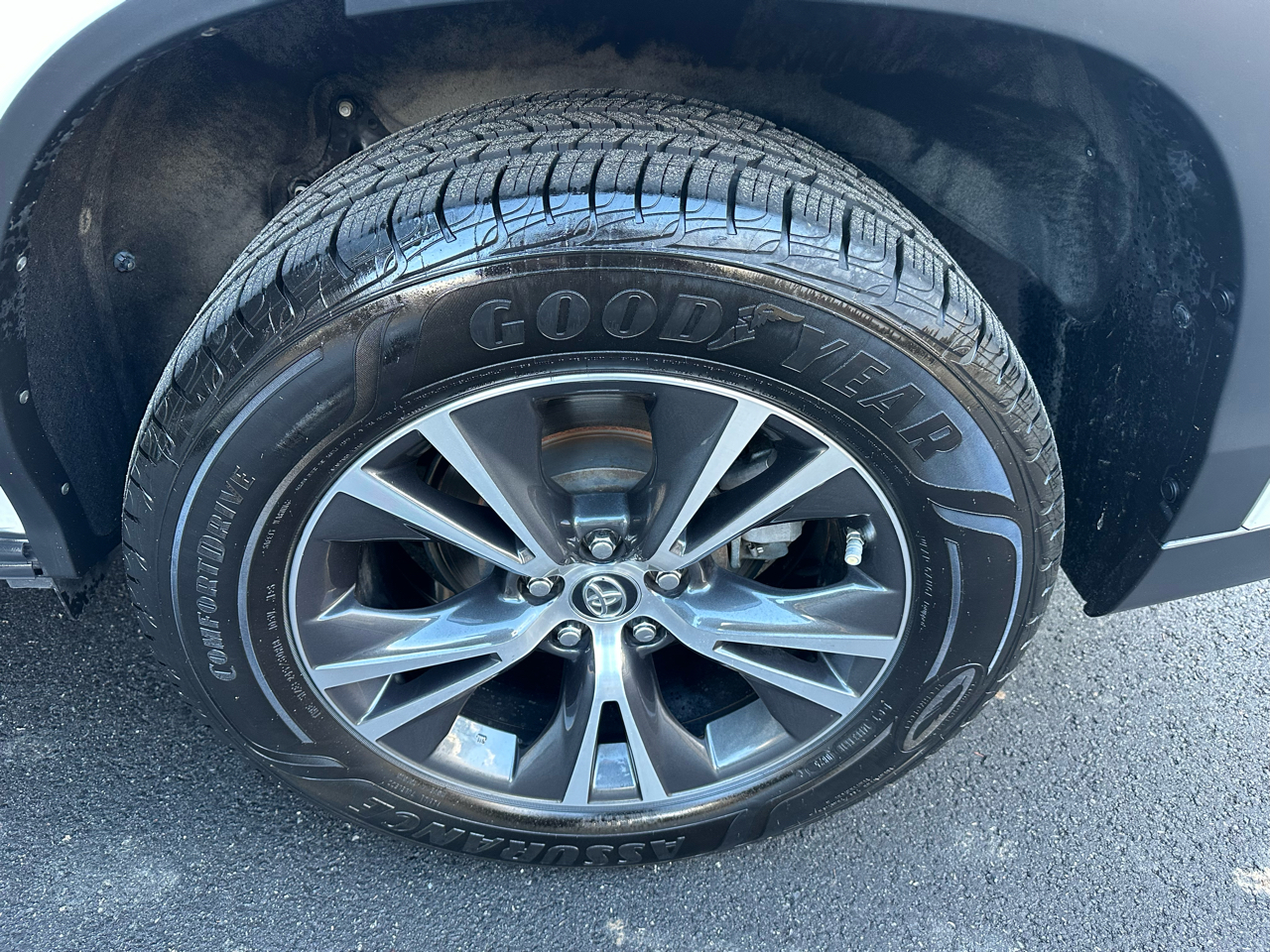 Toyota Highlander LE FWD I4 2019