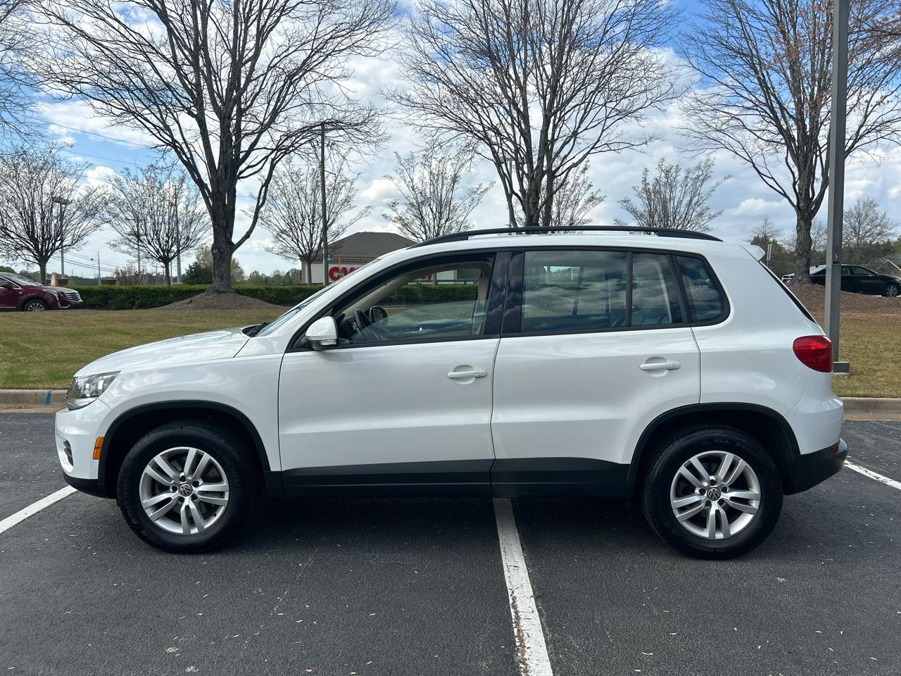 Volkswagen Tiguan SE 2016