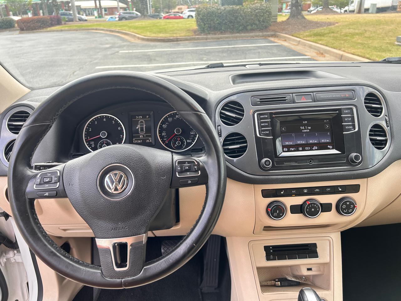Volkswagen Tiguan SE 2016