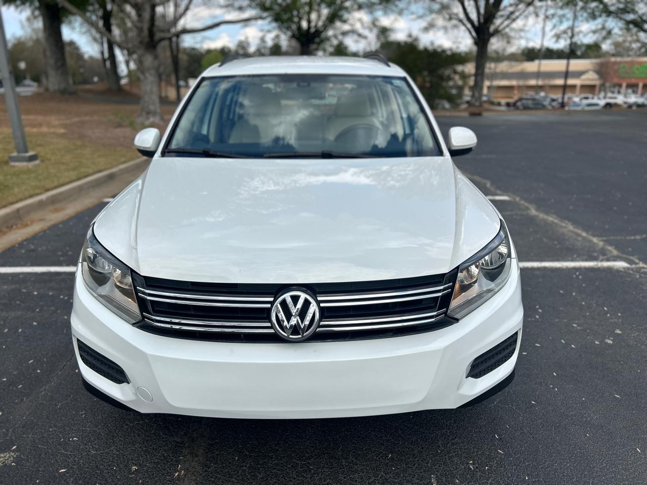Volkswagen Tiguan SE 2016