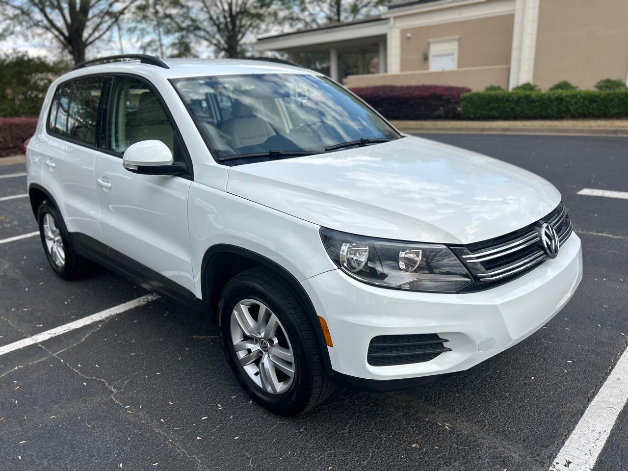 Volkswagen Tiguan SE 2016