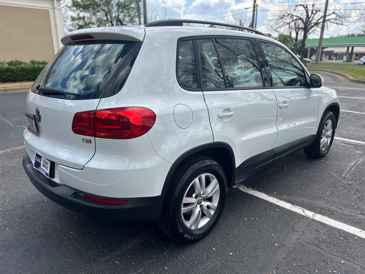 Volkswagen Tiguan SE 2016