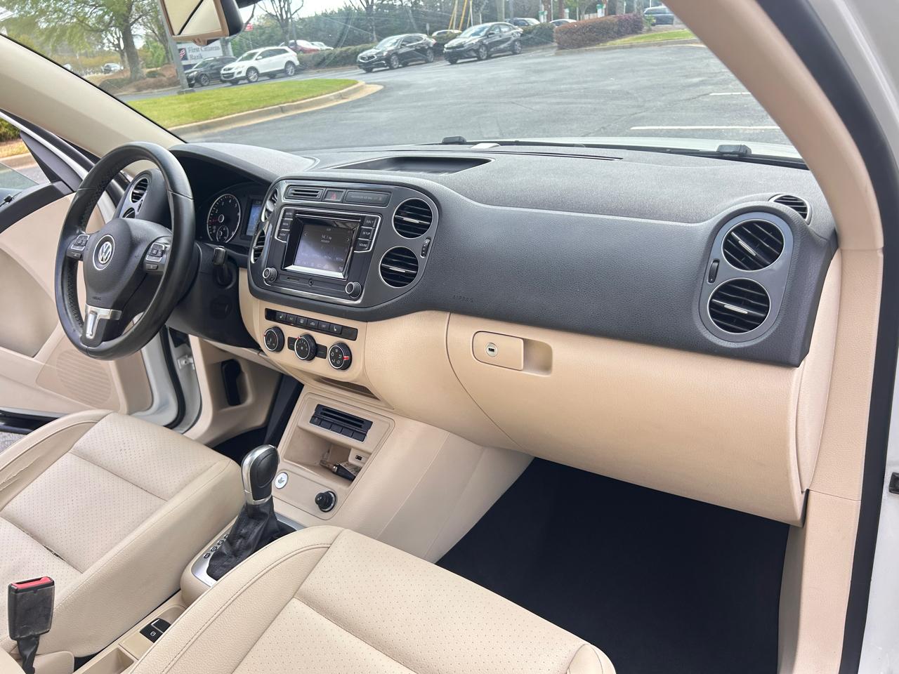 Volkswagen Tiguan SE 2016