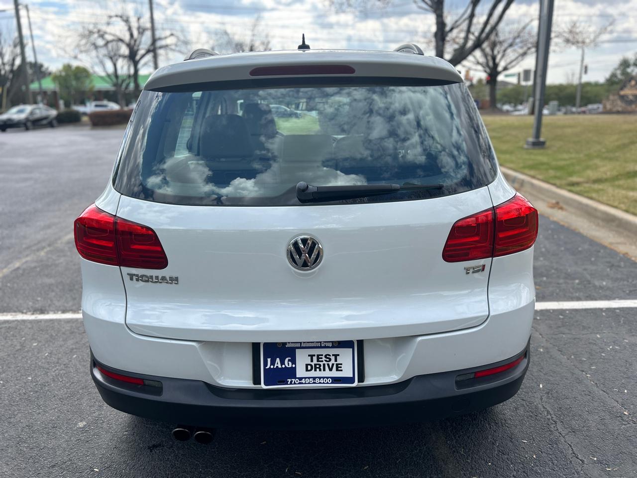 Volkswagen Tiguan SE 2016