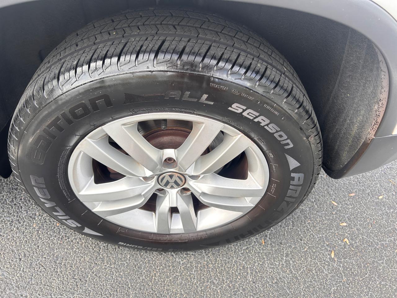 Volkswagen Tiguan SE 2016