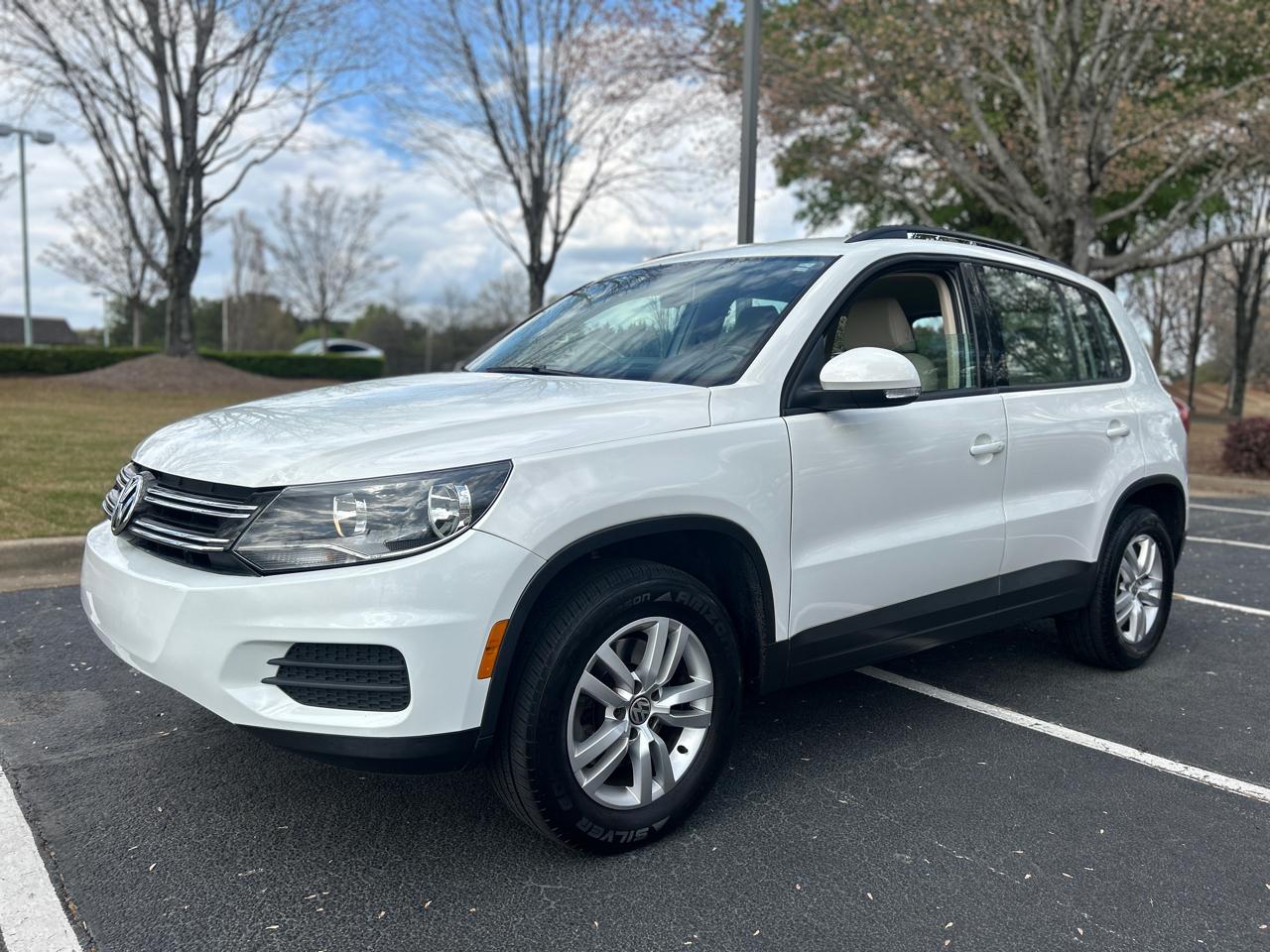 Volkswagen Tiguan SE 2016