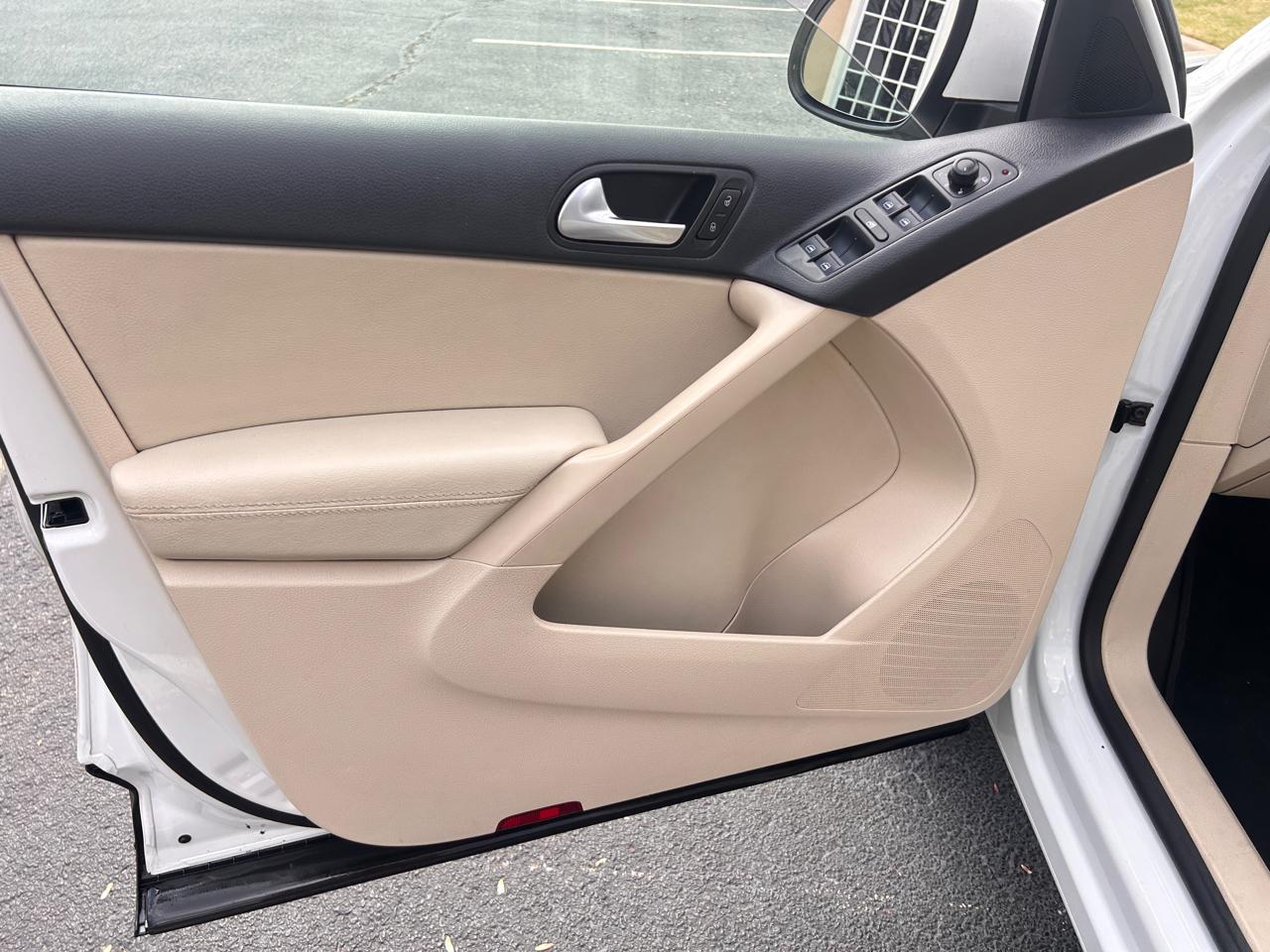 Volkswagen Tiguan SE 2016