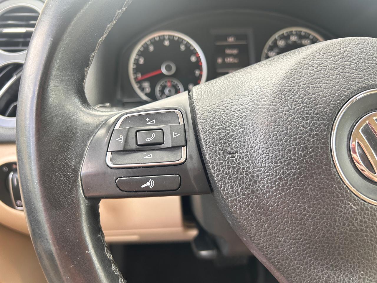 Volkswagen Tiguan SE 2016