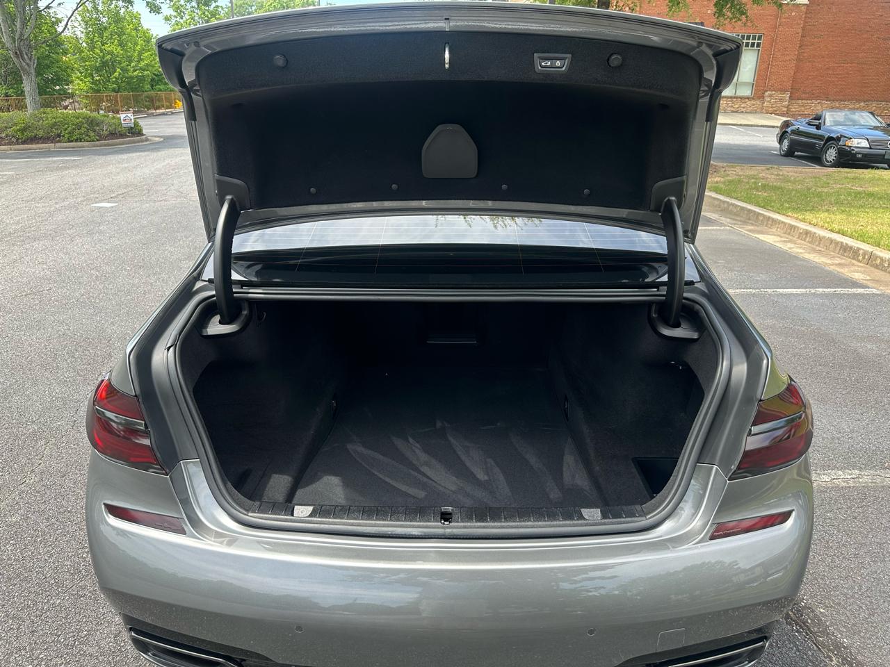 BMW 7-Series 750i 2018