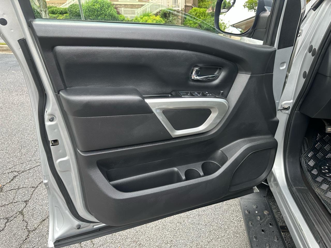 Nissan Titan SV Crew Cab 2WD 2019