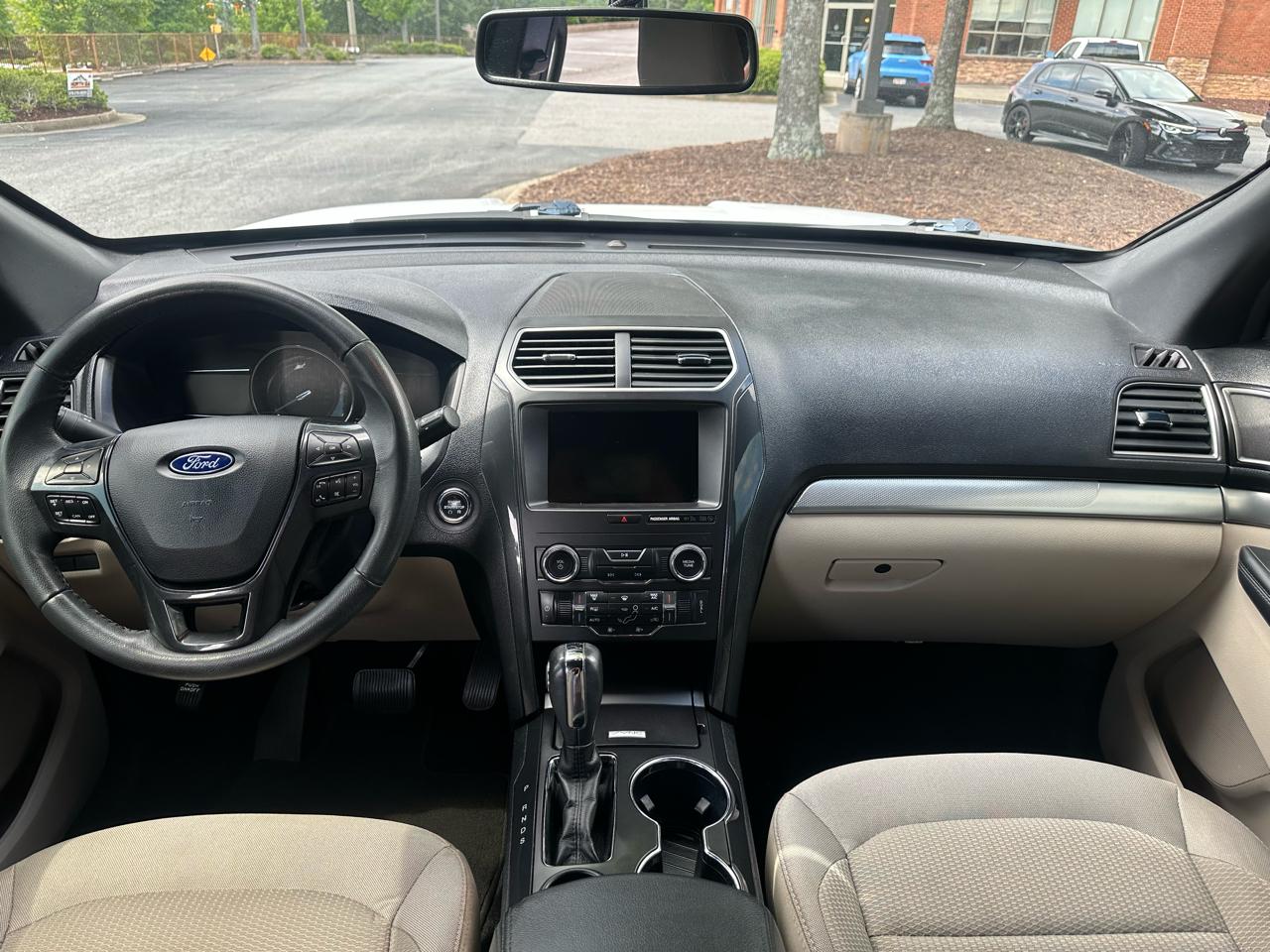 Ford Explorer XLT FWD 2019