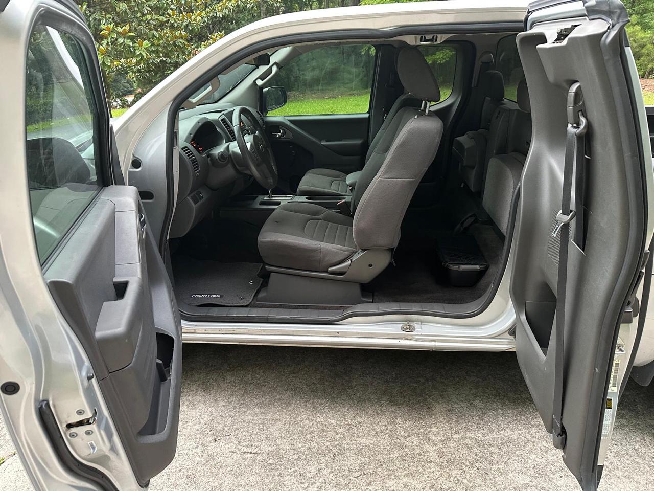 Nissan Frontier S King Cab I4 5AT 2WD 2016