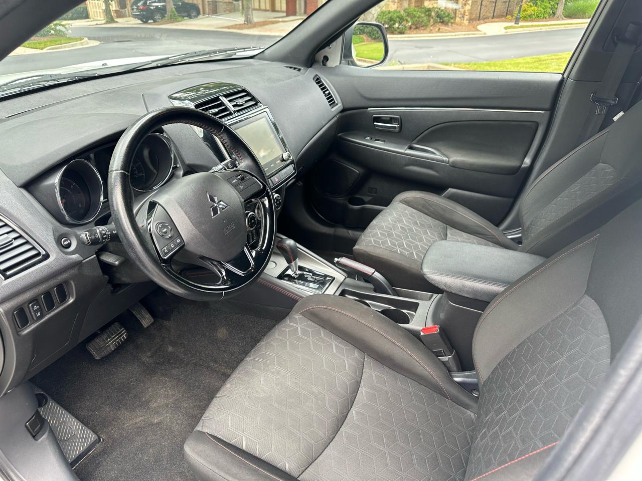 Mitsubishi Outlander Sport  2021