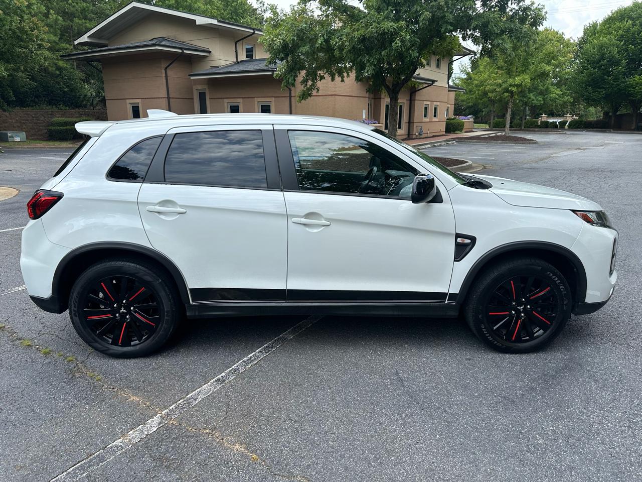 Mitsubishi Outlander Sport  2021
