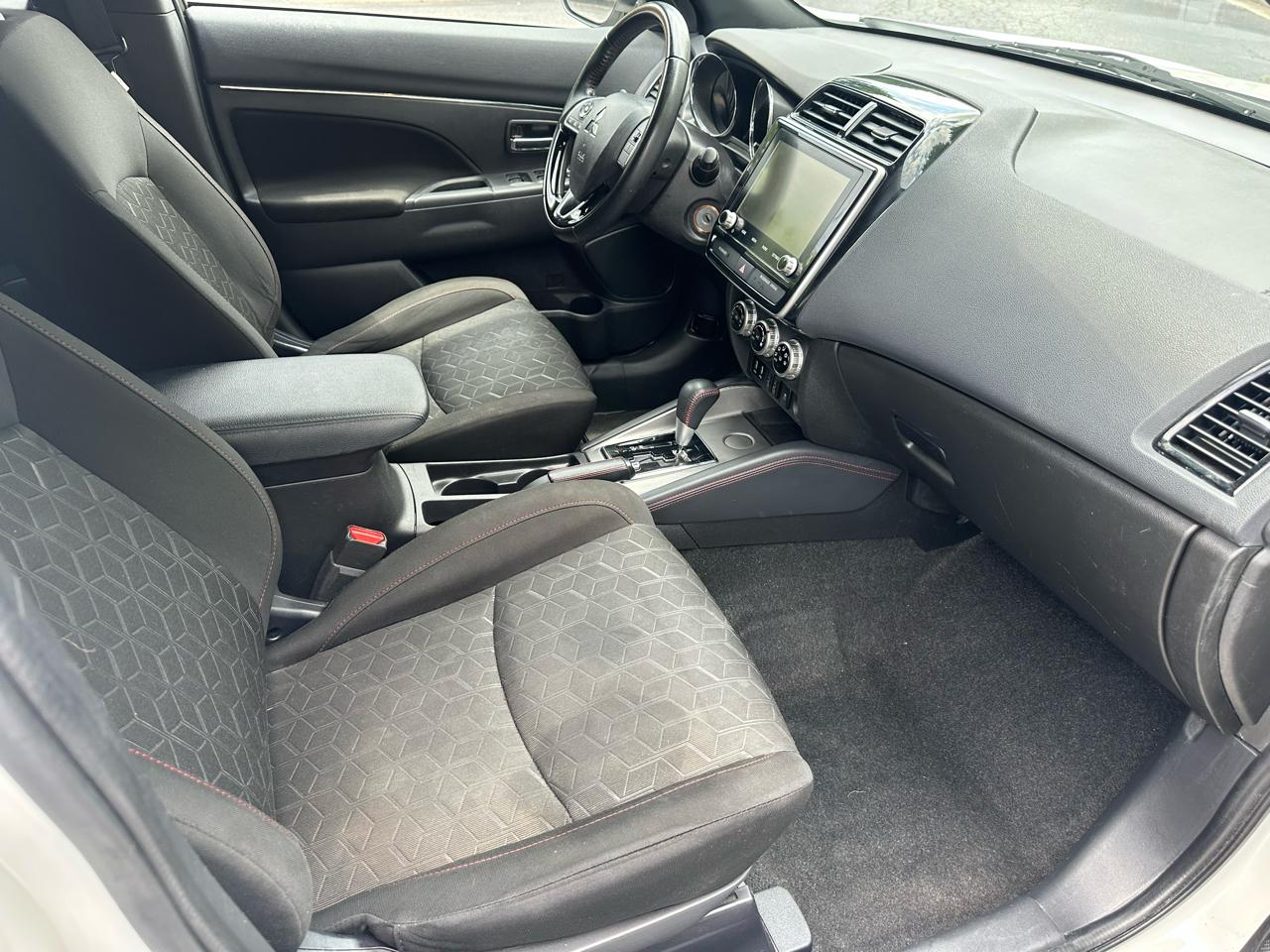 Mitsubishi Outlander Sport  2021