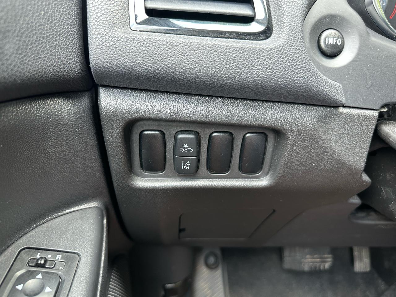Mitsubishi Outlander Sport  2021