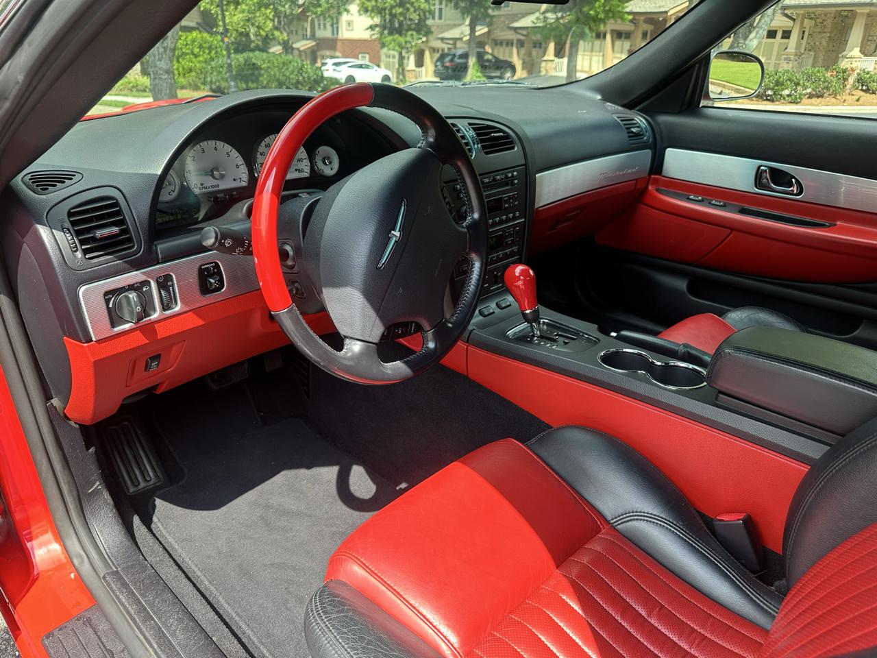 Ford Thunderbird Deluxe 2004