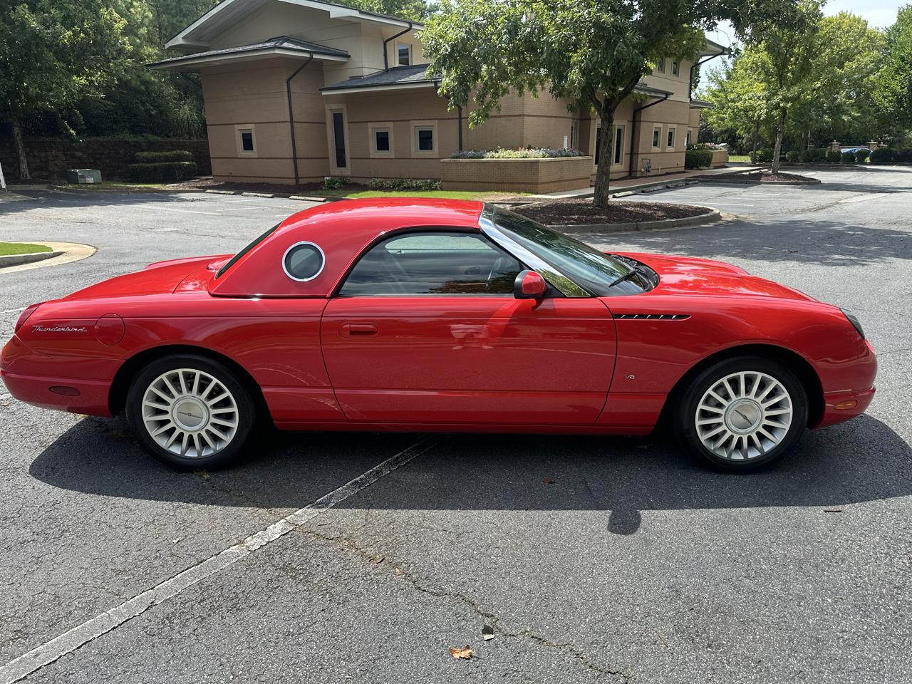 Ford Thunderbird Deluxe 2004